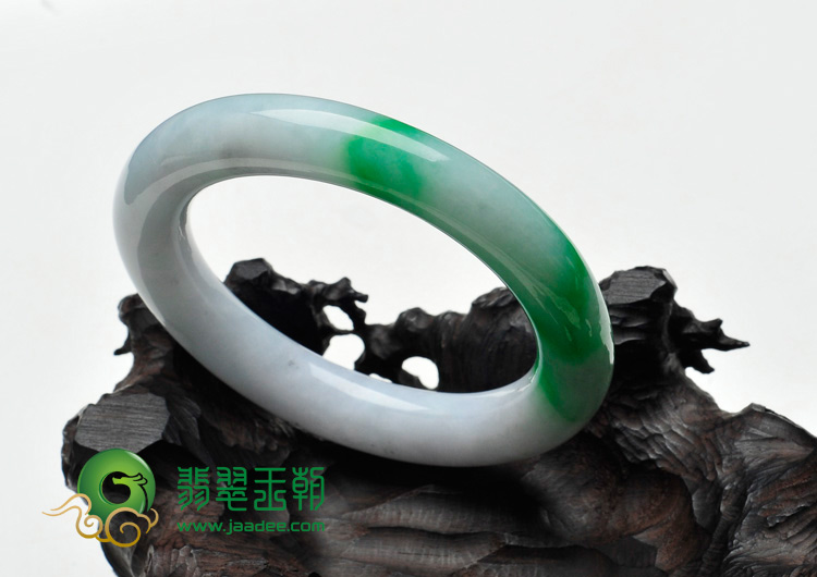 细糯种飘阳绿缅甸翡翠圆条手镯（55.3mm）