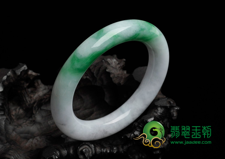 细糯种飘阳绿缅甸翡翠圆条手镯（55mm）
