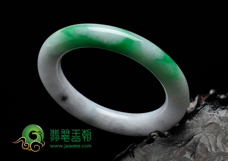 细糯种飘阳绿缅甸翡翠圆条手镯（55mm）