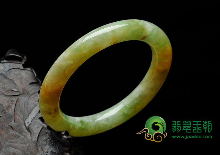 糯冰种黄翡略飘翠缅甸翡翠圆条手镯（55.8mm）