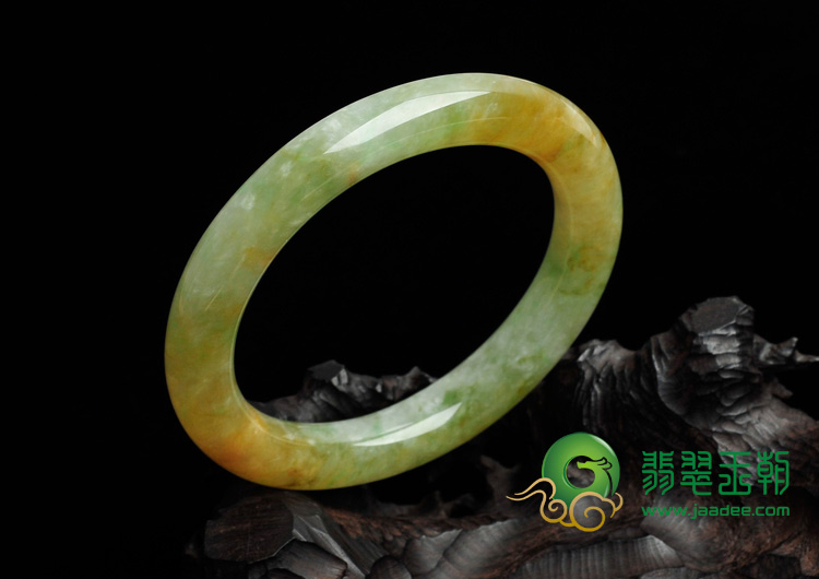 糯冰种黄翡略飘翠缅甸翡翠圆条手镯（55.8mm）