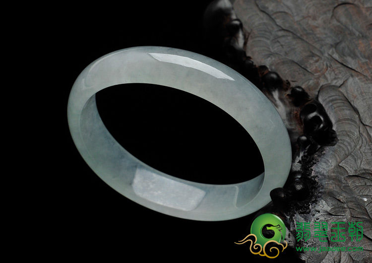 冰种晴水缅甸翡翠贵妃镯（52.5mm-49.2mm）