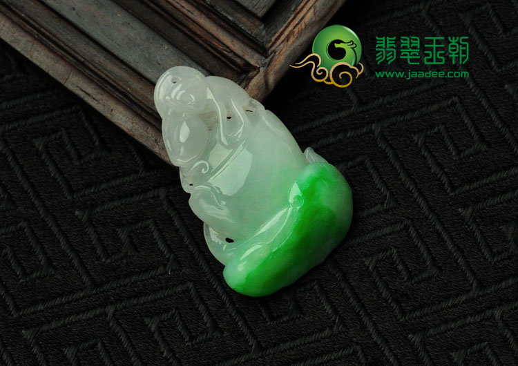 糯冰种飘翠缅甸翡翠灵猴献瑞挂件