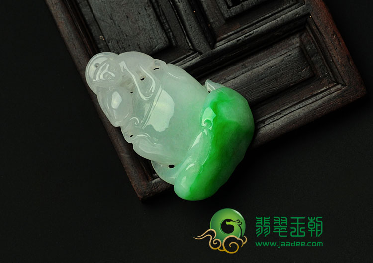 糯冰种飘翠缅甸翡翠灵猴献瑞挂件