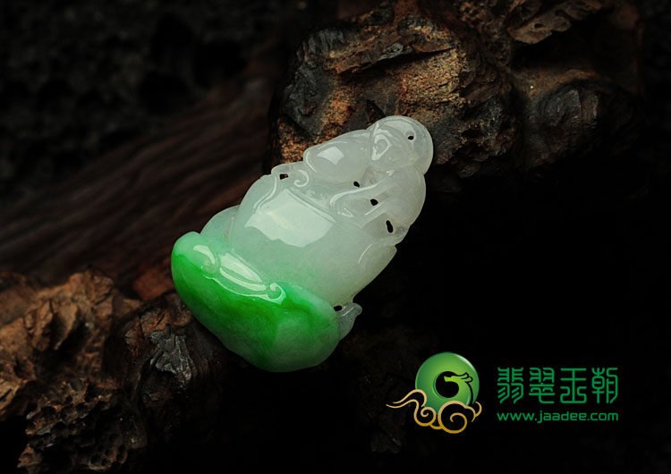 糯冰种飘翠缅甸翡翠灵猴献瑞挂件