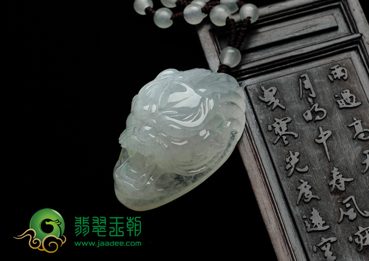 冰种略飘翠缅甸翡翠龙头挂件