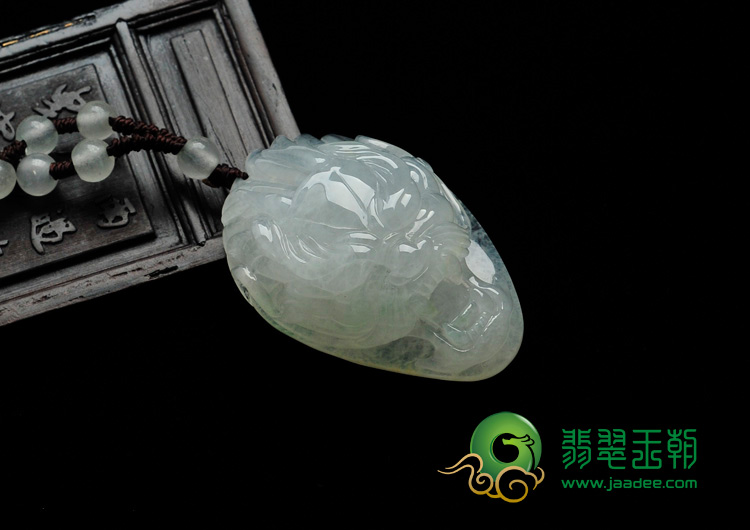 冰种略飘翠缅甸翡翠龙头挂件