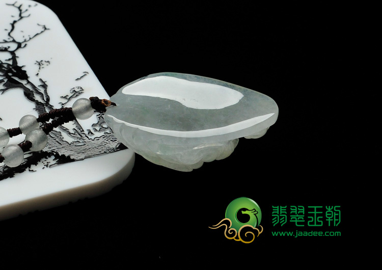 冰种略飘翠缅甸翡翠龙头挂件