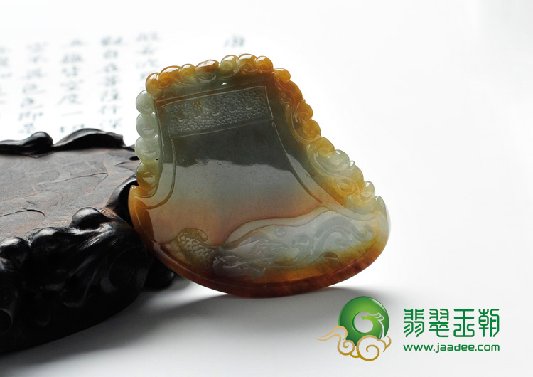 糯冰种褐黄翡缅甸翡翠府中有龙挂件