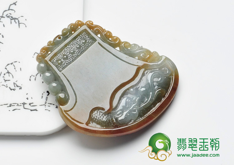 糯冰种褐黄翡缅甸翡翠府中有龙挂件