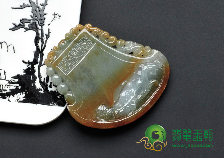糯冰种褐黄翡缅甸翡翠府中有龙挂件