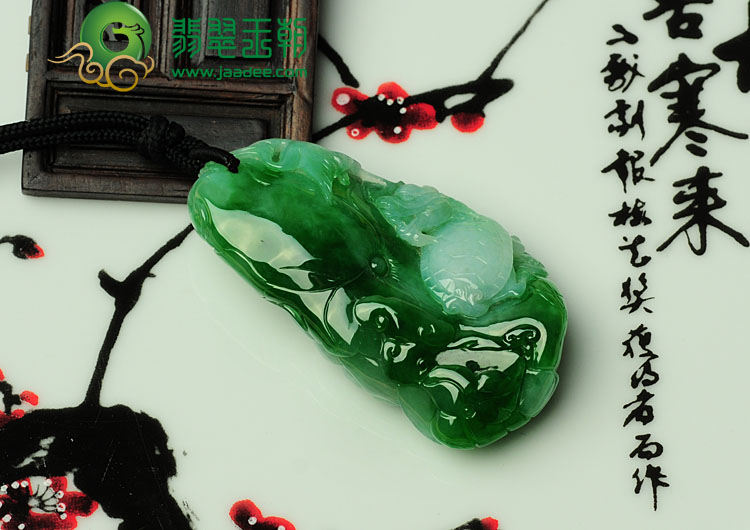 糯冰种阳绿缅甸翡翠独占鳌头挂件