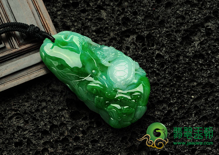 糯冰种阳绿缅甸翡翠独占鳌头挂件