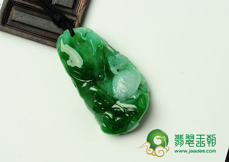 糯冰种阳绿缅甸翡翠独占鳌头挂件