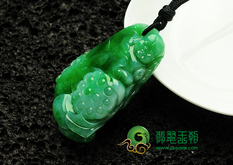 糯冰种阳绿缅甸翡翠独占鳌头挂件
