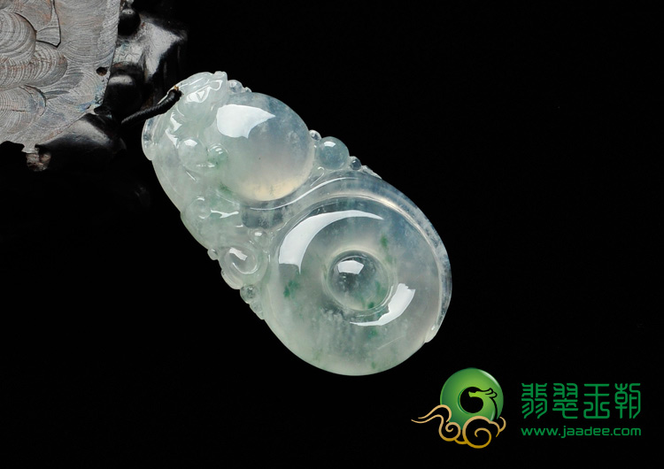 冰种飘花缅甸翡翠龙抱珠挂件