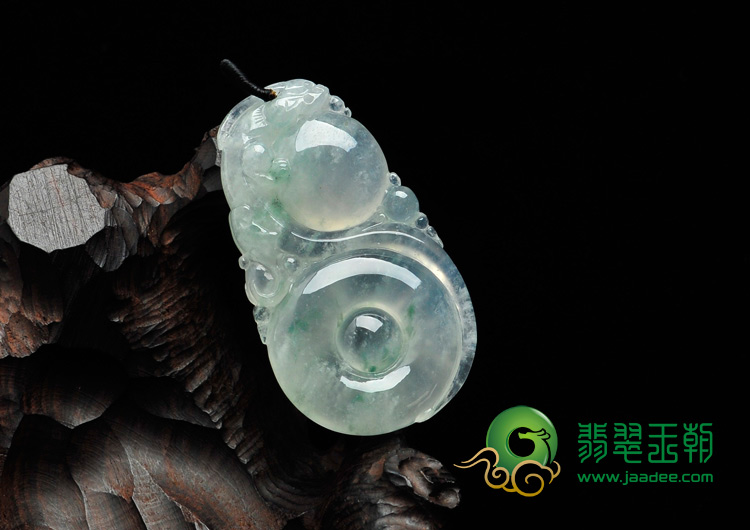 冰种飘花缅甸翡翠龙抱珠挂件