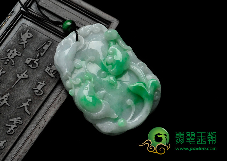 细糯种翠色缅甸翡翠年年有余挂件
