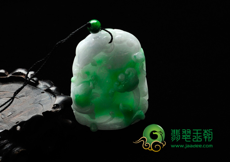 细糯种翠色缅甸翡翠年年有余挂件