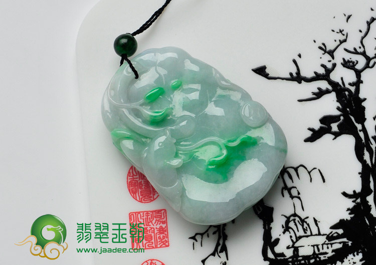 细糯种翠色缅甸翡翠年年有余挂件
