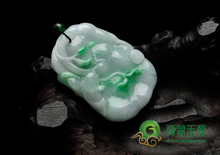 细糯种翠色缅甸翡翠年年有余挂件