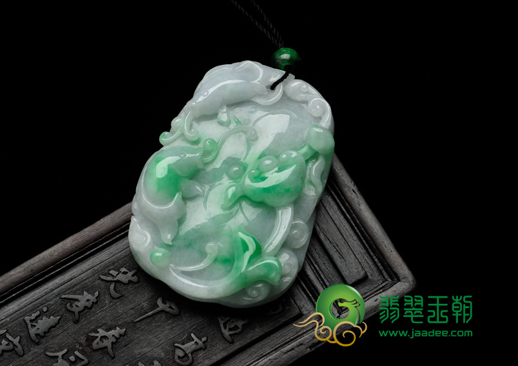 细糯种翠色缅甸翡翠年年有余挂件