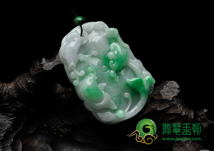 细糯种翠色缅甸翡翠年年有余挂件