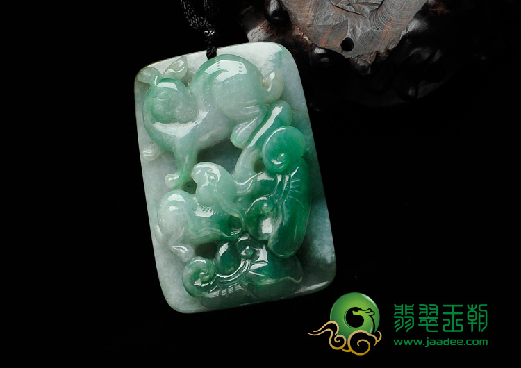 细糯种蓝晴水略带黄翡缅甸翡翠双兔送福挂件