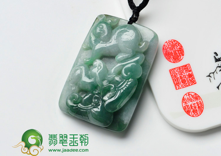 细糯种蓝晴水略带黄翡缅甸翡翠双兔送福挂件