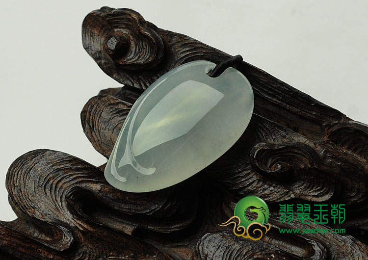 冰种缅甸翡翠玉兔挂件