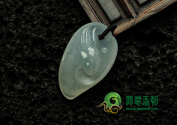 冰种缅甸翡翠玉兔挂件