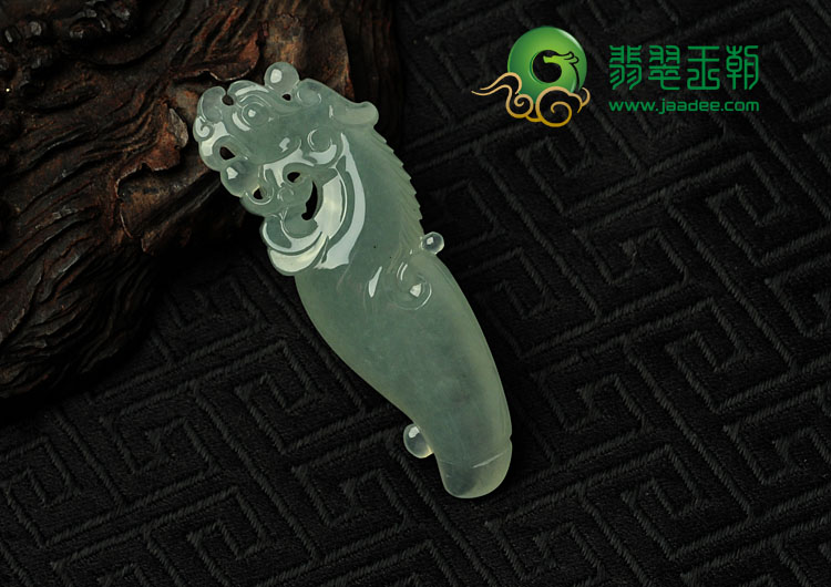 冰种晴水缅甸翡翠仿古龙挂件