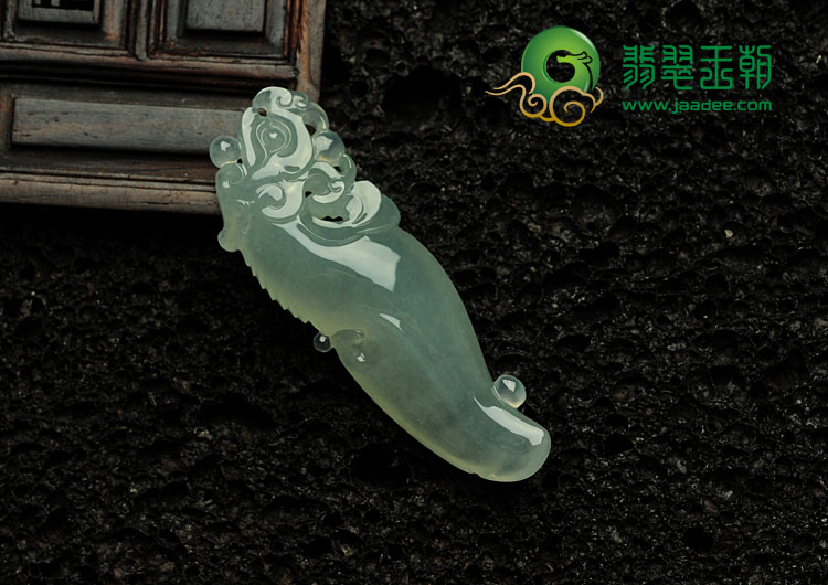 冰种晴水缅甸翡翠仿古龙挂件