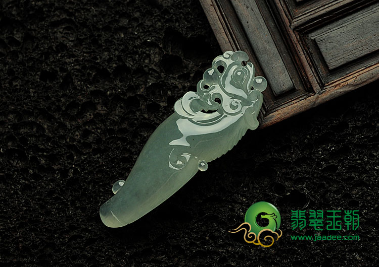 冰种晴水缅甸翡翠仿古龙挂件