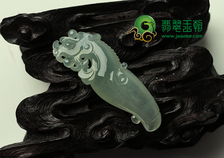 冰种晴水缅甸翡翠仿古龙挂件