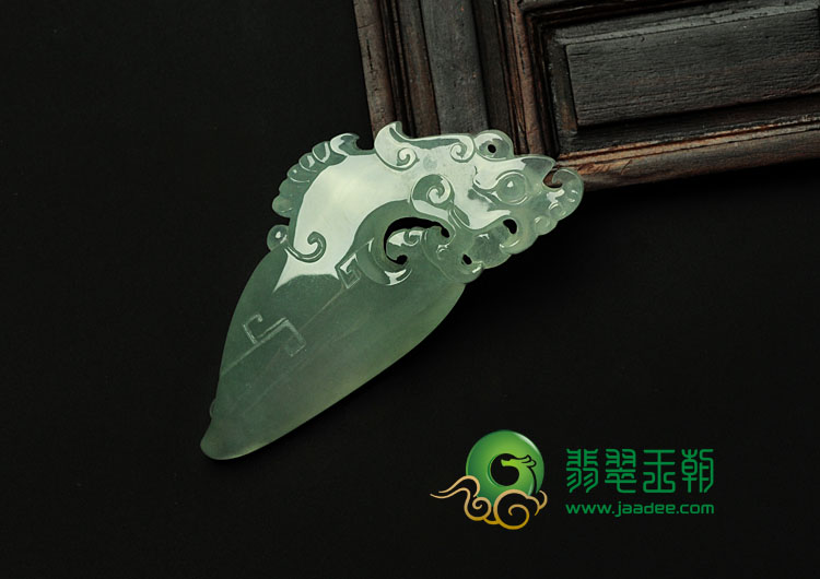 冰种晴水缅甸翡翠仿古龙挂件