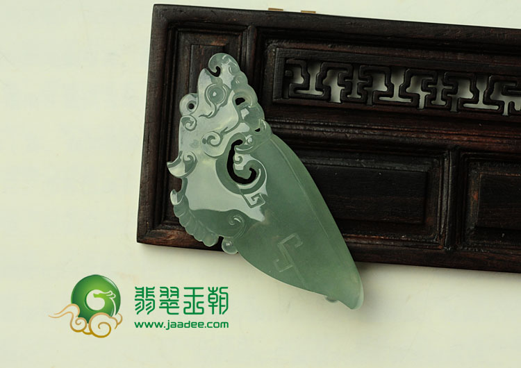 冰种晴水缅甸翡翠仿古龙挂件