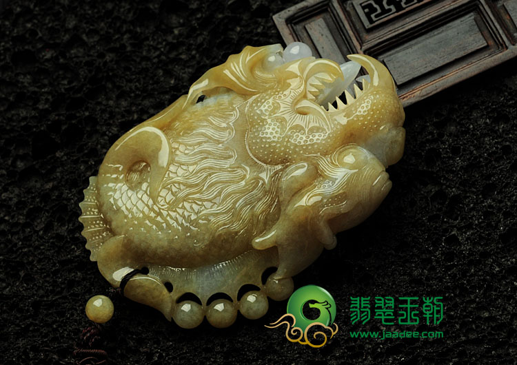 糯冰种三彩缅甸翡翠鱼龙手玩件