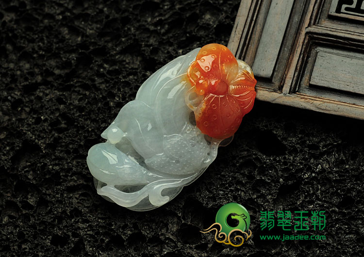 糯冰种红黄翡缅甸翡翠蝶恋花挂件