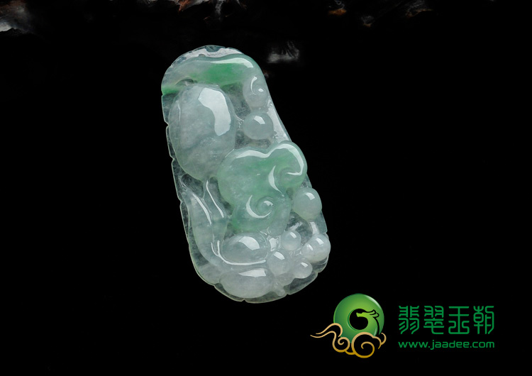冰种翠色缅甸翡翠年年有余挂件