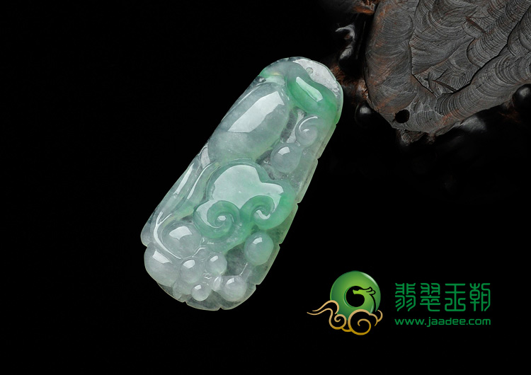 冰种翠色缅甸翡翠年年有余挂件