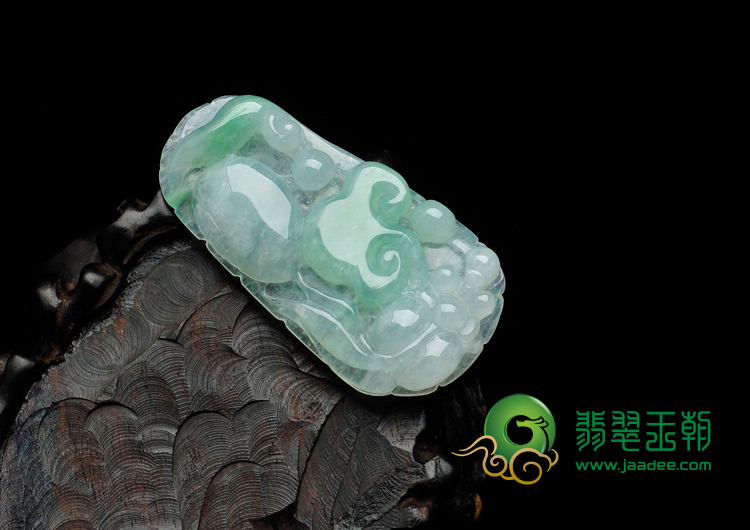 冰种翠色缅甸翡翠年年有余挂件
