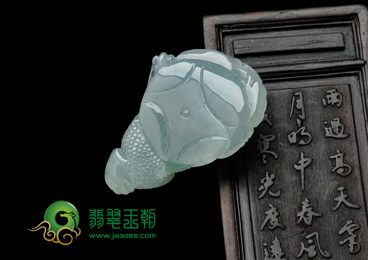 冰种晴水缅甸翡翠金蟾送宝挂件