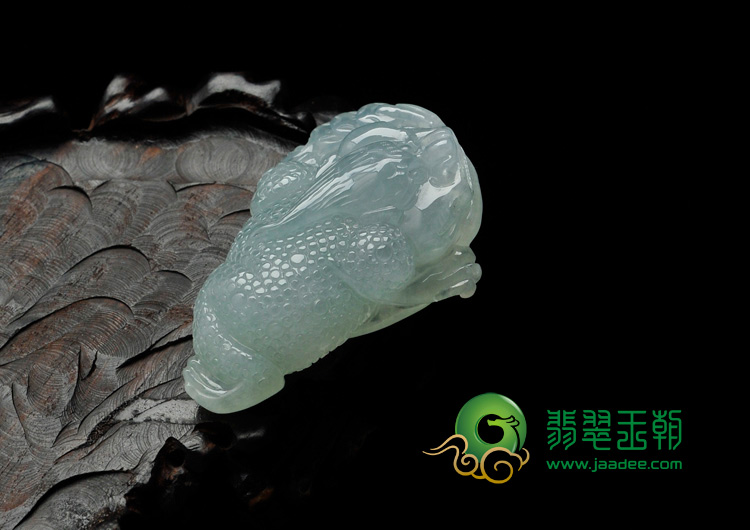 冰种晴水缅甸翡翠金蟾送宝挂件