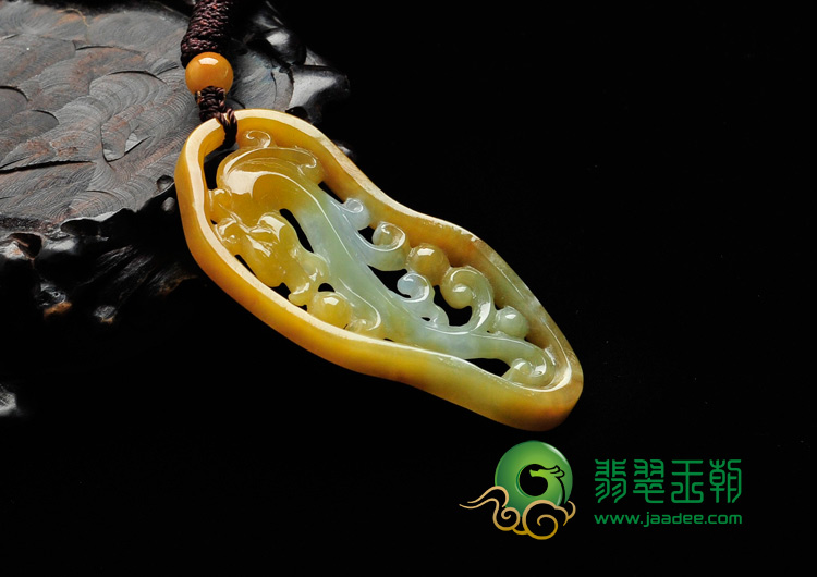 糯冰种黄翡缅甸翡翠龙挂件