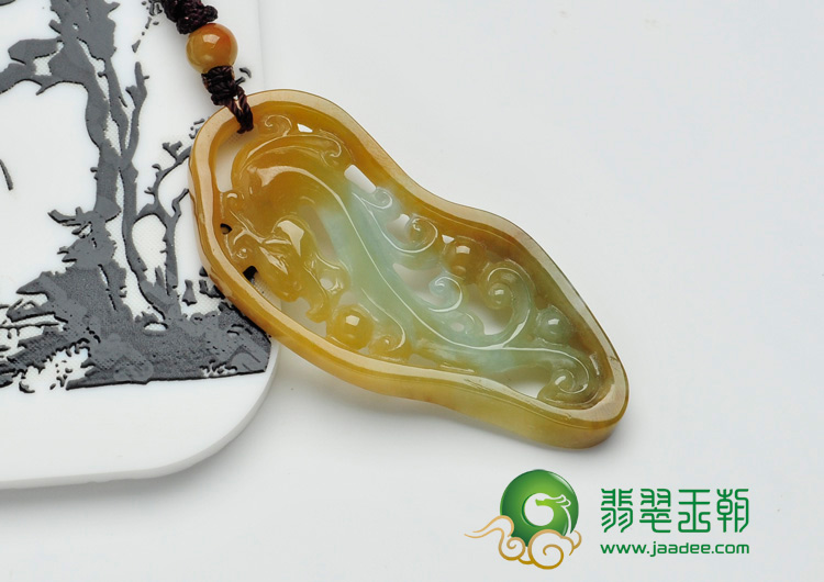 糯冰种黄翡缅甸翡翠龙挂件