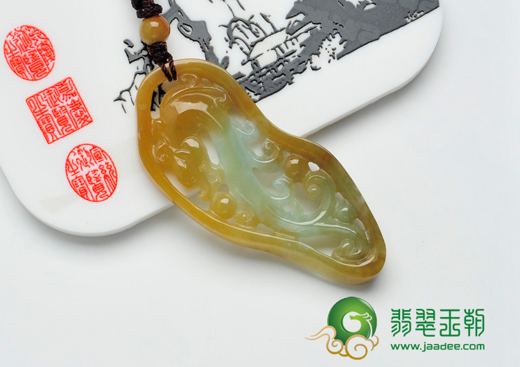 糯冰种黄翡缅甸翡翠龙挂件