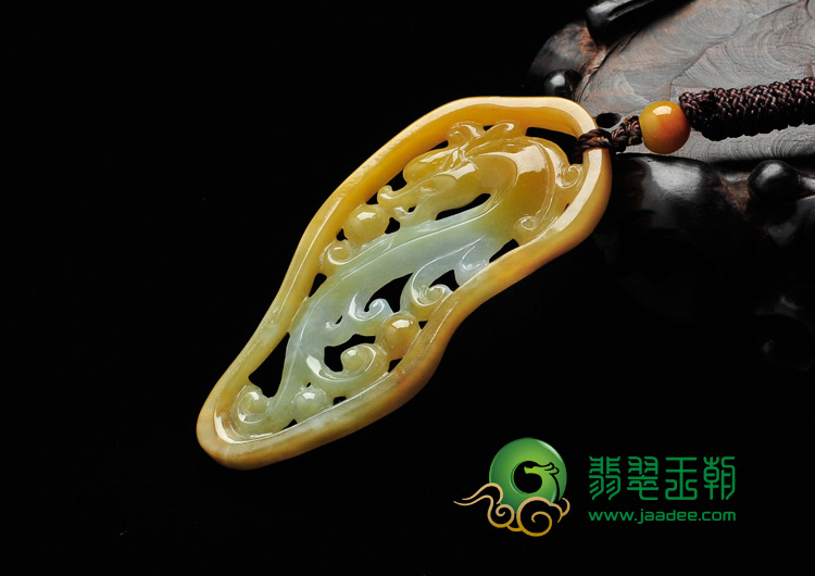 糯冰种黄翡缅甸翡翠龙挂件