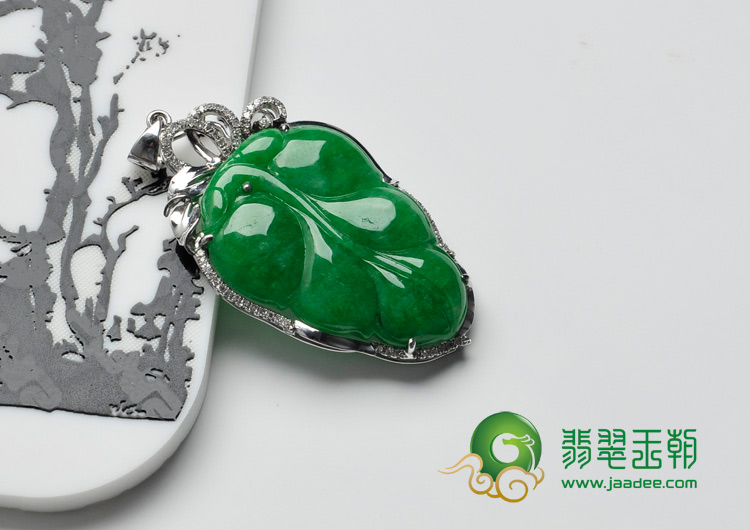糯冰种正阳绿满绿缅甸翡翠镶白金金枝玉叶胸坠（真钻）