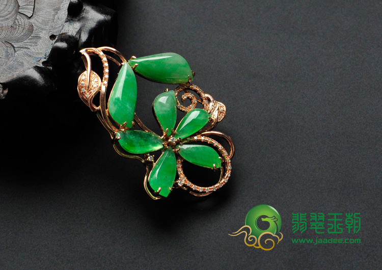 冰种阳绿缅甸翡翠镶玫瑰金花形胸坠（真钻）